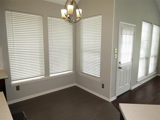 Building Photo - 4008 Sable Oaks Dr