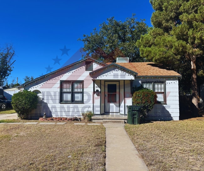 Primary Photo - Cozy 2-Bedroom Home Near Shopping & Schools