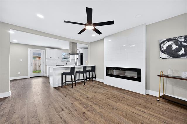 Building Photo - 604 E Summit St