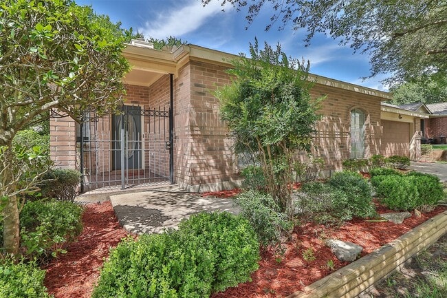 Building Photo - 10910 Scenic Dr