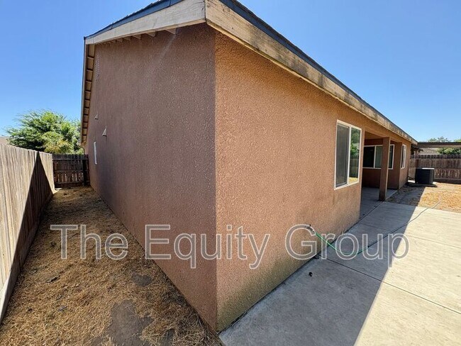 Building Photo - 2132 E Sweet Ave