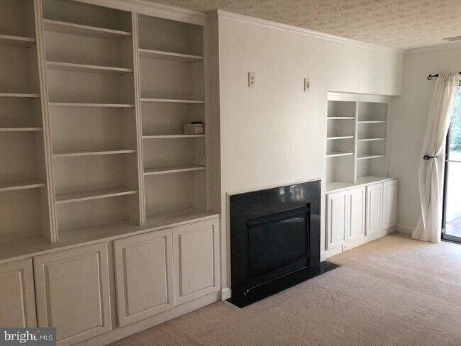 Building Photo - 609 Admiral Dr