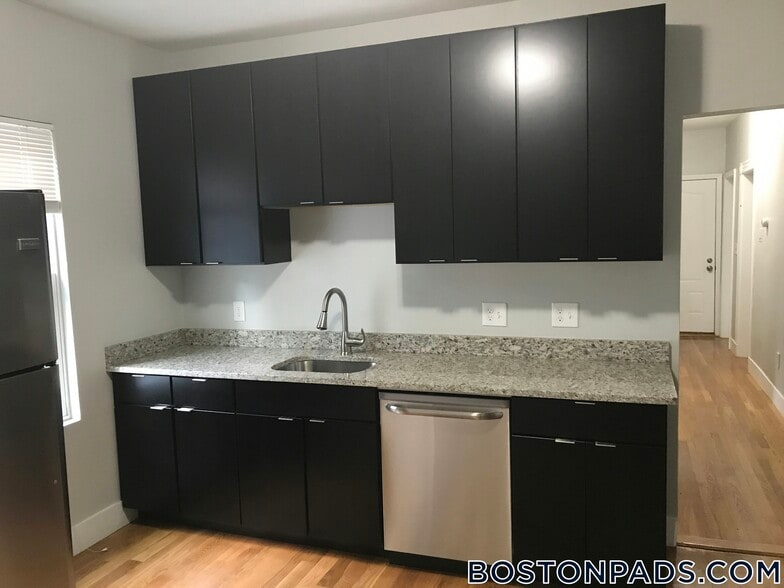 Building Photo - 109 Pleasant St