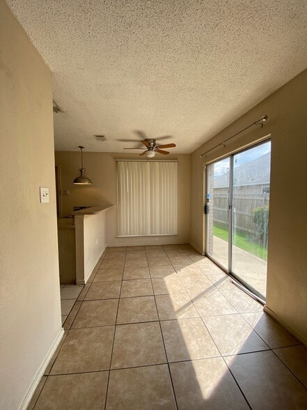 Building Photo - 805 Greenridge Dr