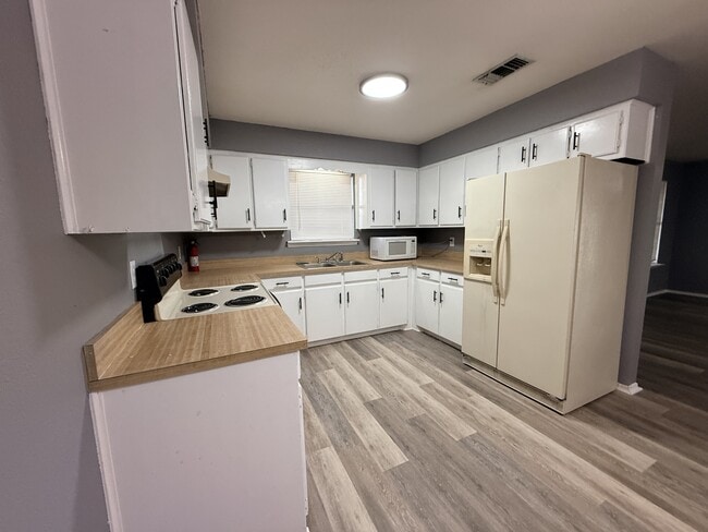 Building Photo - 105 S Oklahoma St