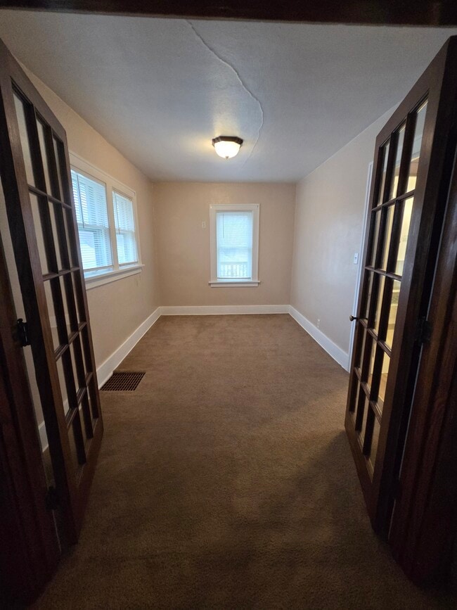 Building Photo - 2400 S Henry St