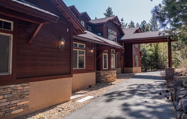 Building Photo - Beautiful home for rent in Galena Forest