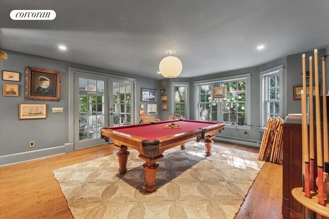 Building Photo - 20 Quogue St