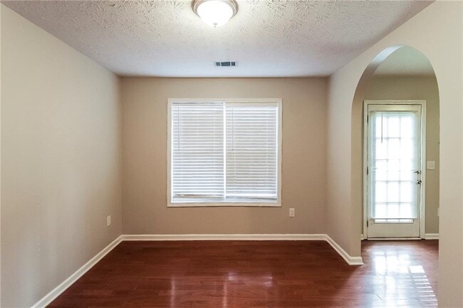 Building Photo - 3221 Victoria Pl Dr