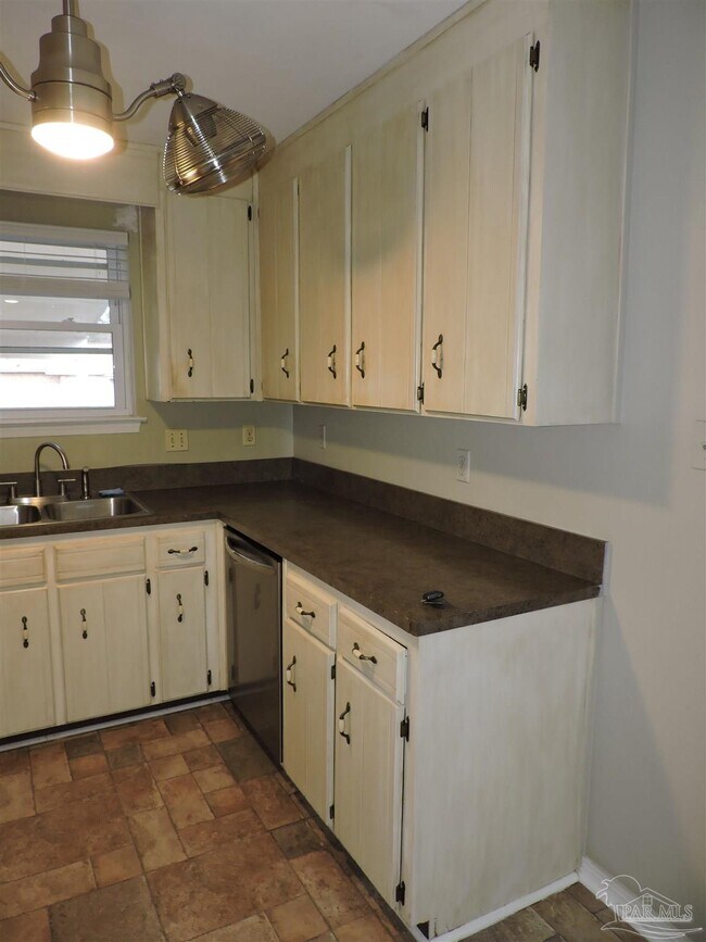 Building Photo - 7356 Sandy Creek Cir