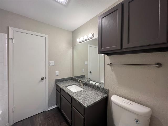 Building Photo - 7417 Kingswood Dr