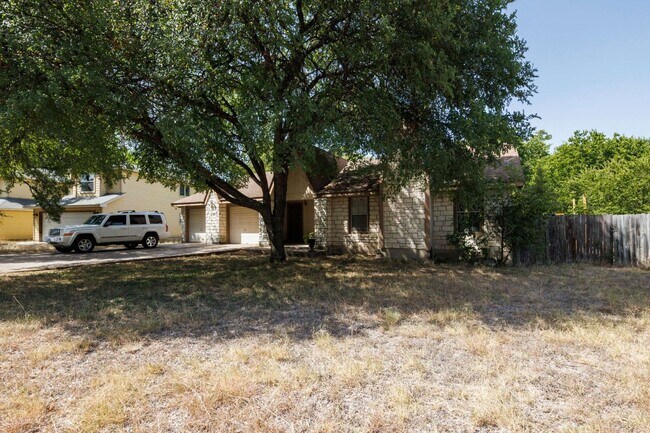 Building Photo - 8810 Piney Point Dr
