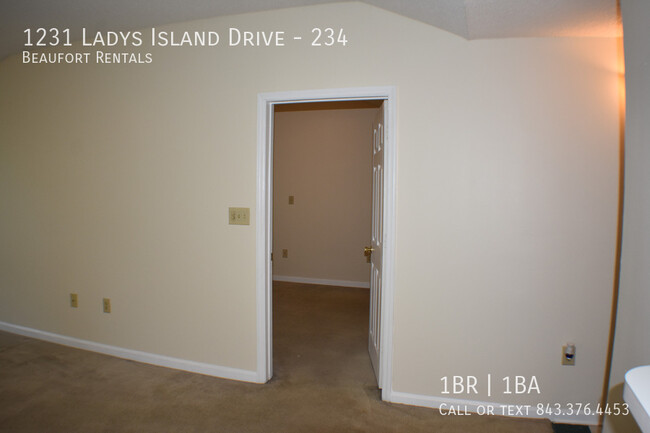 Building Photo - 1231 Ladys Island Dr