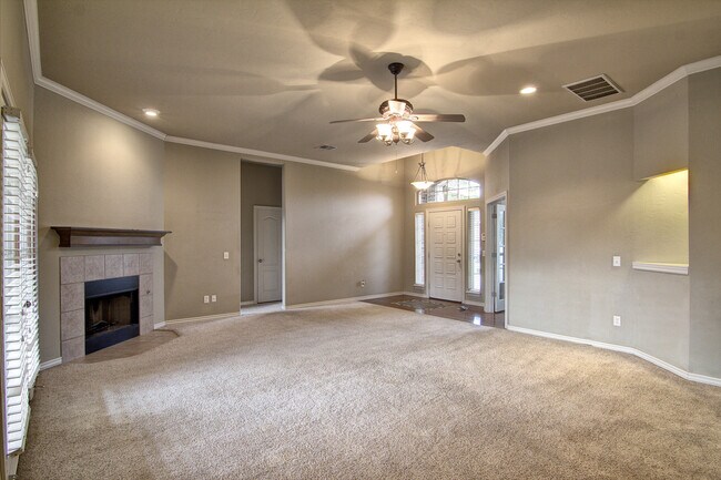 Building Photo - Spacious 3 bedroom/ Study -2264 sq ft.- Edmond Schools - Close to Quail Springs and Chisholm Cree...