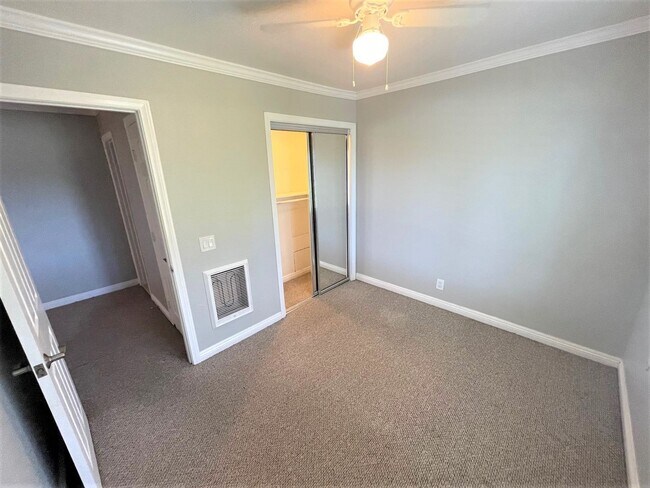 Building Photo - COSTA MESA 4BR/3BA TOWNHOME READY FOR MID-JULY OCCUPANCY