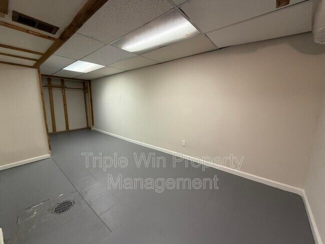 Building Photo - 10805 Landseer Dr
