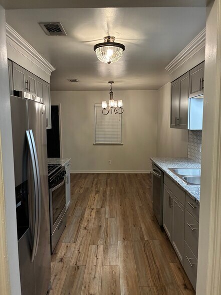 Building Photo - 20 Rosemunn Dr