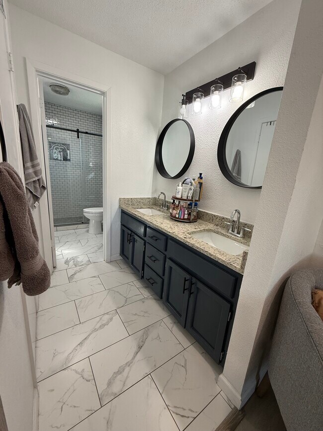 Building Photo - 3402 Azalea Dr