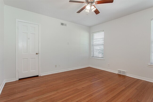 Building Photo - 6915 Inverness Ln