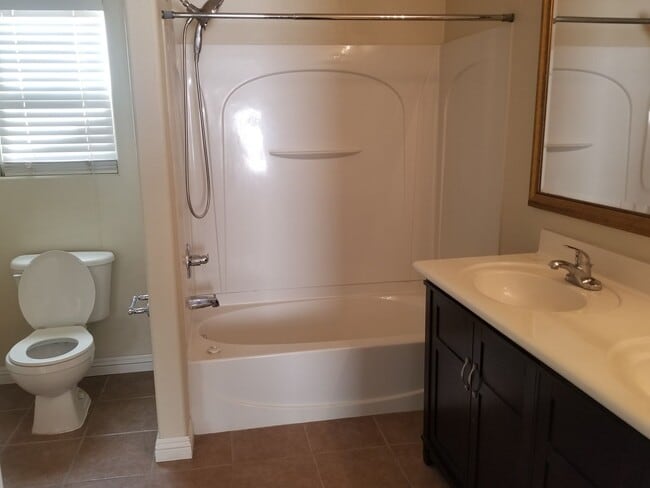 Building Photo - 3 Bedroom centrally located near Silverado Ranch!