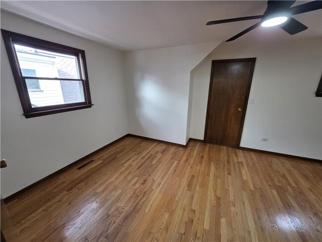 Building Photo - 28 E Jeffrey Pl