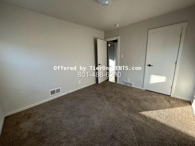 Building Photo - This property offers a NO DEPOSIT option a...