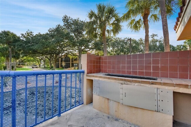 Building Photo - 15499 N Miami Lakeway