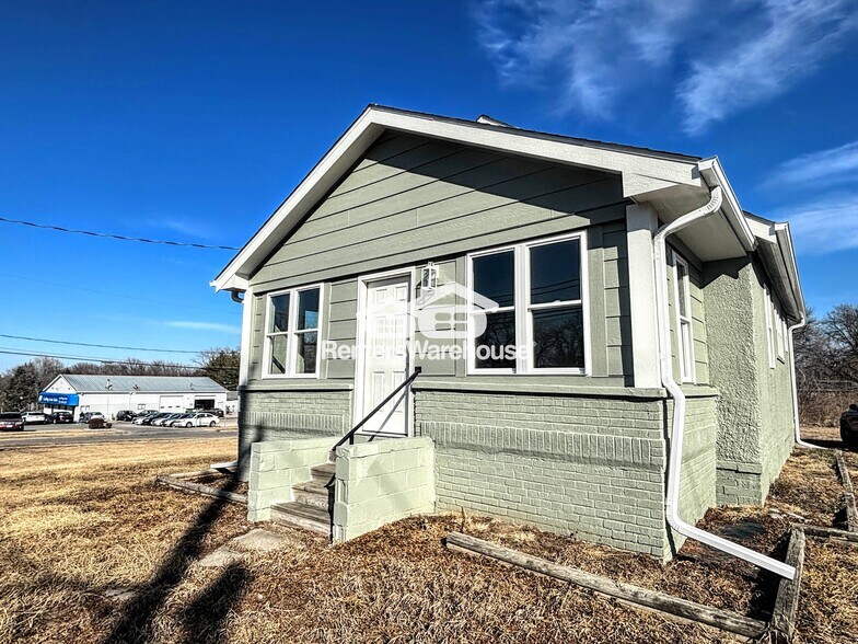 Building Photo - 2621 SE 14th St