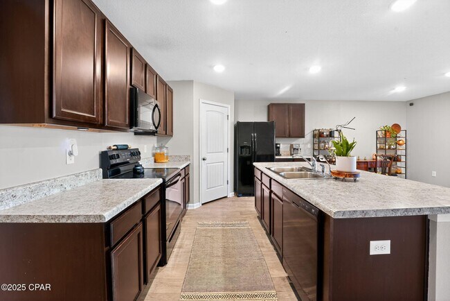 Building Photo - 263 Red Bay Rd