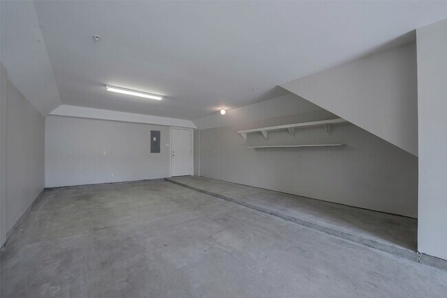 Building Photo - 7650 Springhill St