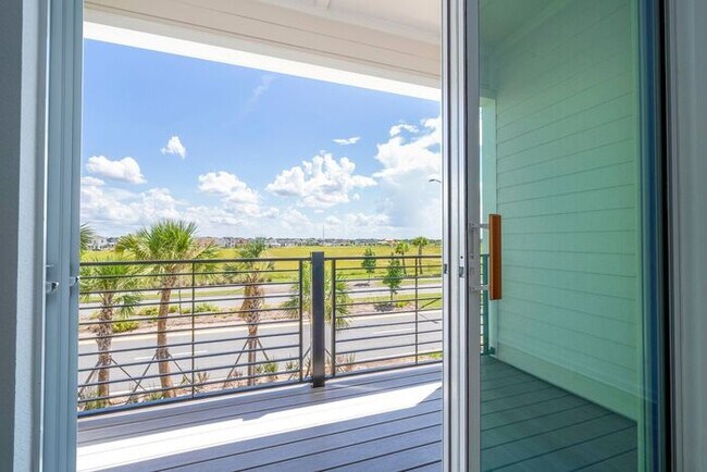 Building Photo - Modern 3-Bedroom 3.5-Bath Townhome with EV Charger, Smart Home Features, 2-Car Garage & Resort-St...