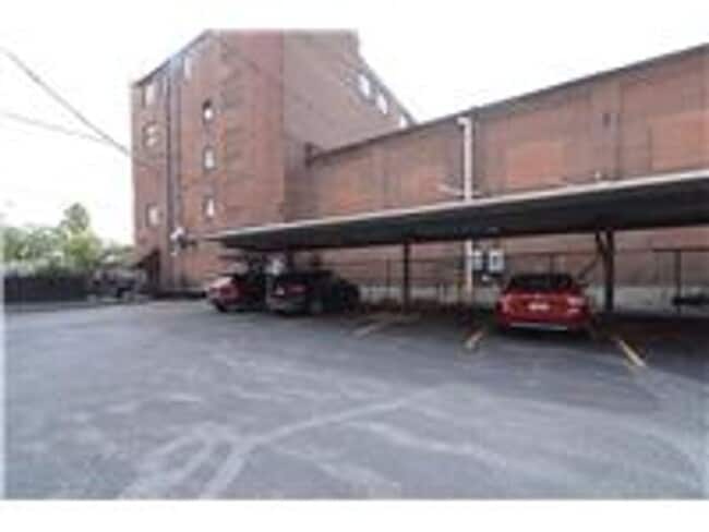 Building Photo - 4901 Washington Boulevard 4B