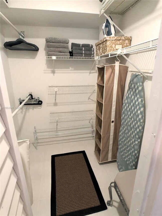 Building Photo - 1575 Euclid Ave