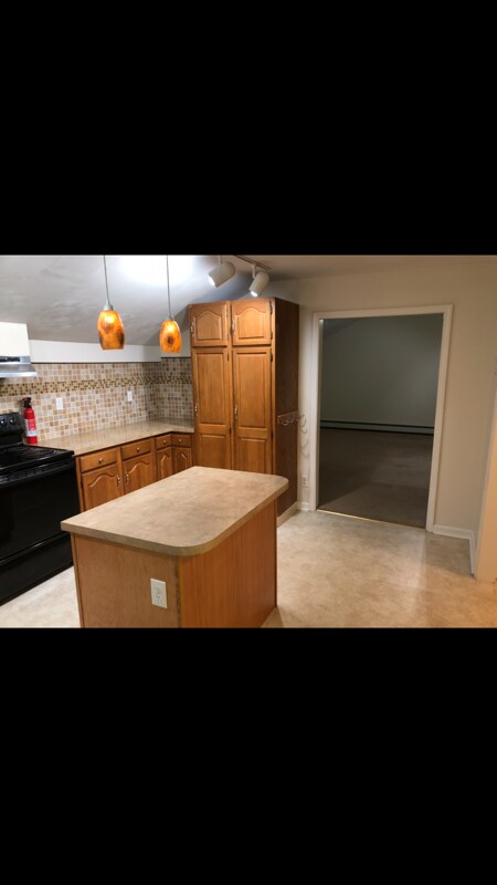 Building Photo - 8 E Oneida St