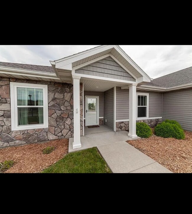 Building Photo - 5610 Abercorn Dr