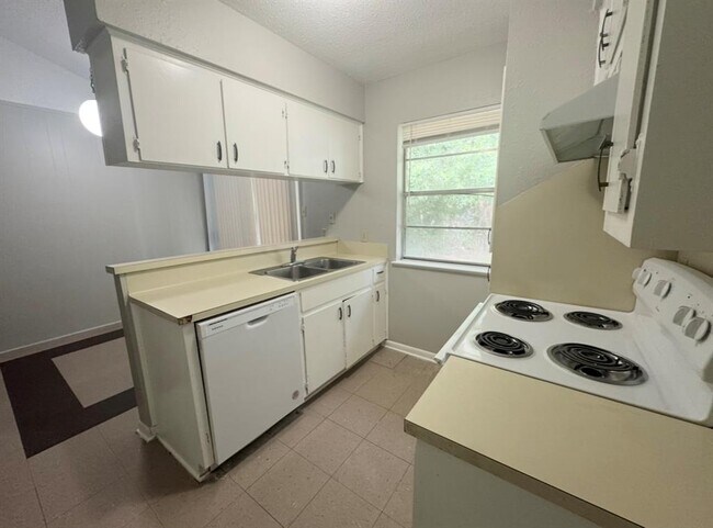 Building Photo - 115 Stubblefield Dr