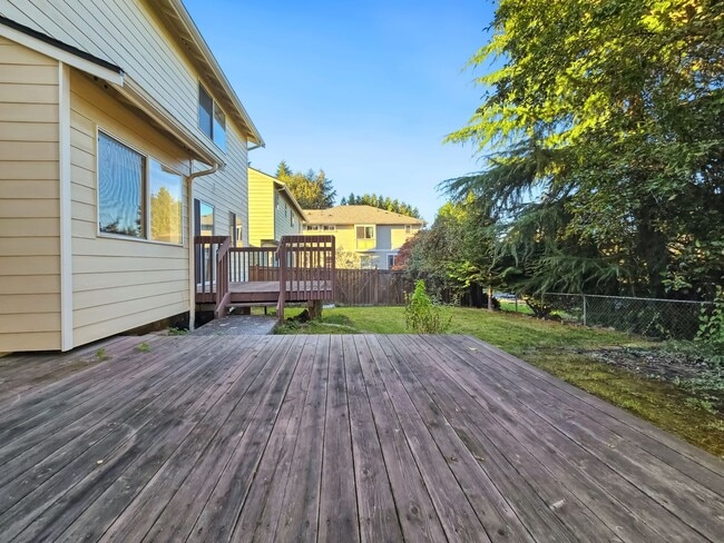 Building Photo - Updated 3-Bedroom Home with Deck Near Renton Landing