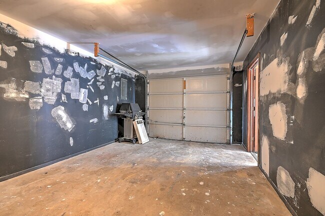 Building Photo - 2810 Antioch Rd