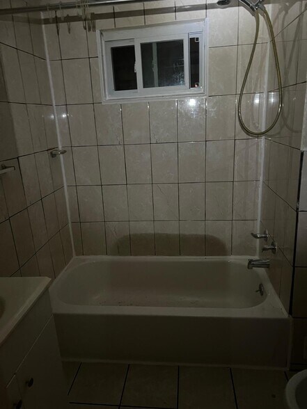 Building Photo - 35 Poultney Ave