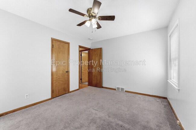 Building Photo - 2119 Moran Ave