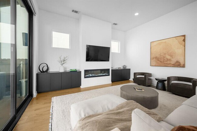 Building Photo - 7308 Cordoba Dr