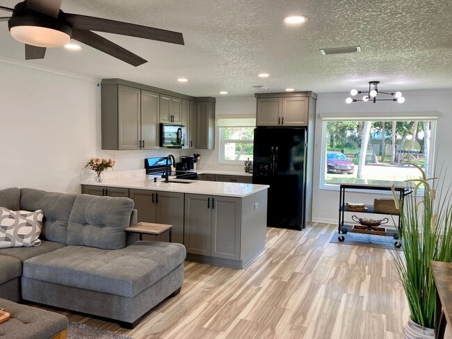Building Photo - Completely remodeled waterfront condo!