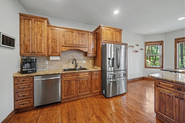 Building Photo - 18145 Bakers Farm Rd