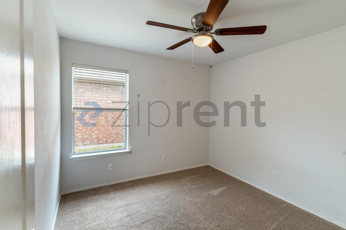Building Photo - Unit