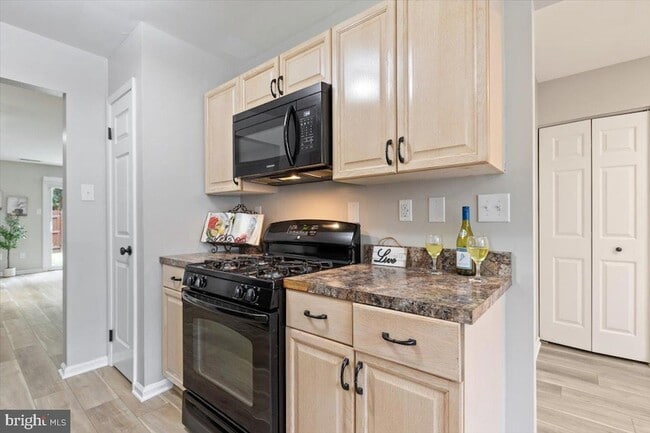 Building Photo - 105 Pin Oak Ct