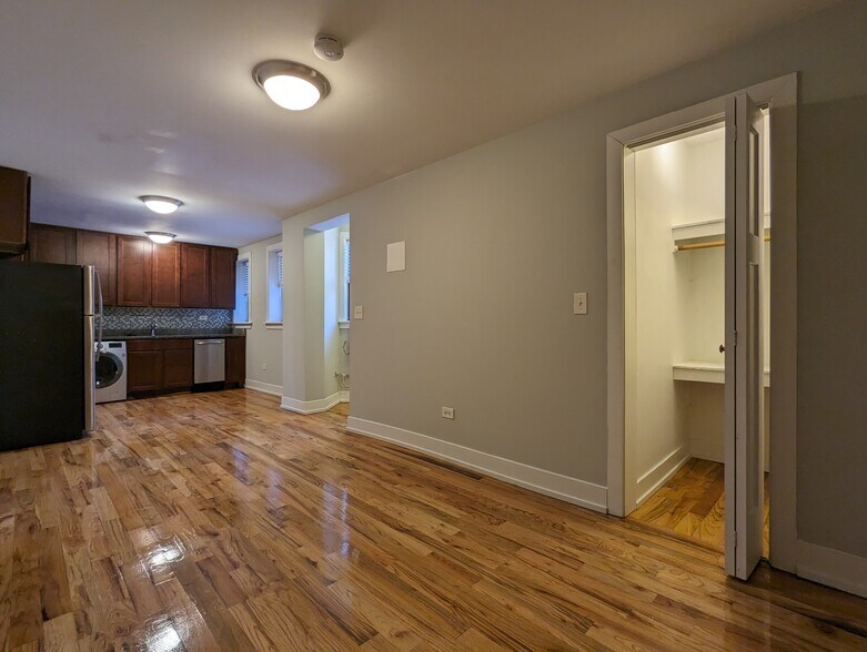 Primary Photo - 556 W Arlington Pl
