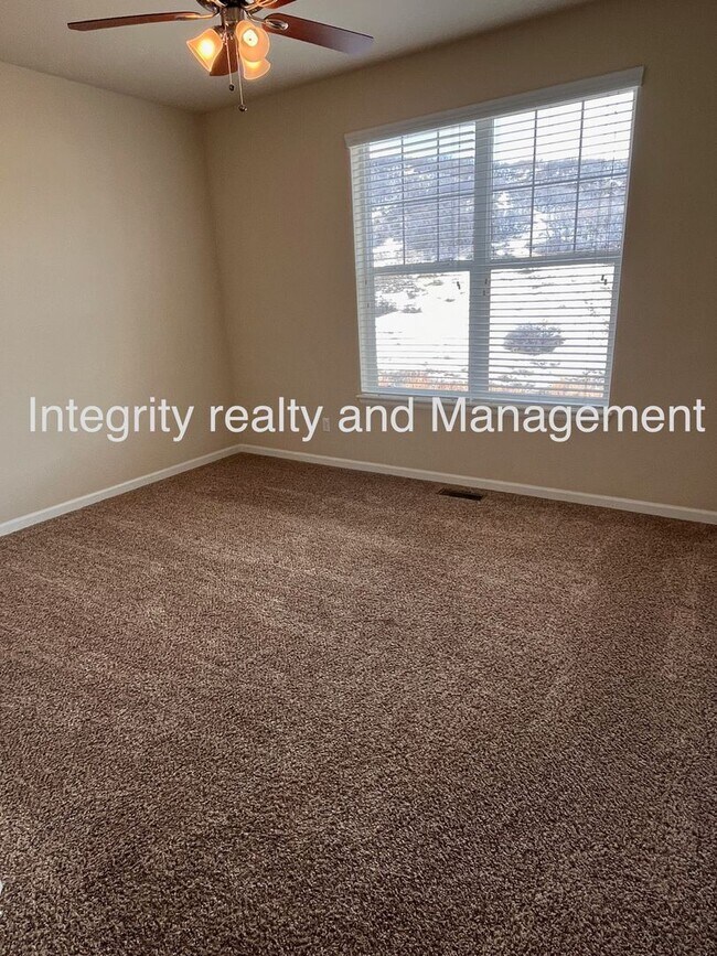 Building Photo - 4 Bed/3 Bath, 3,550 Sqft -1057 Clear Sky W...