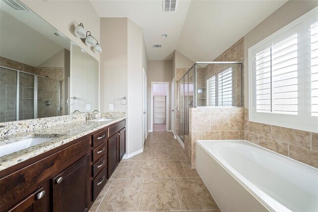 Building Photo - 3306 Benbrook Springs Ln