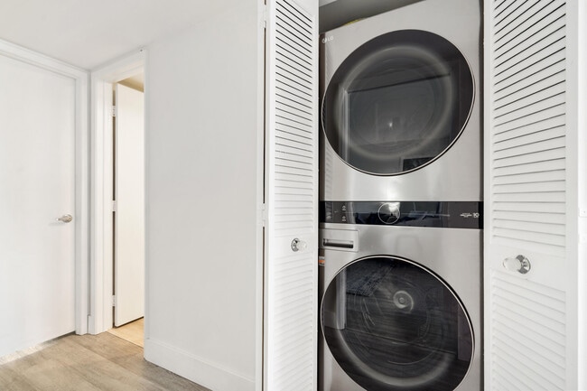 Building Photo - 3900 Oaks Clubhouse Dr