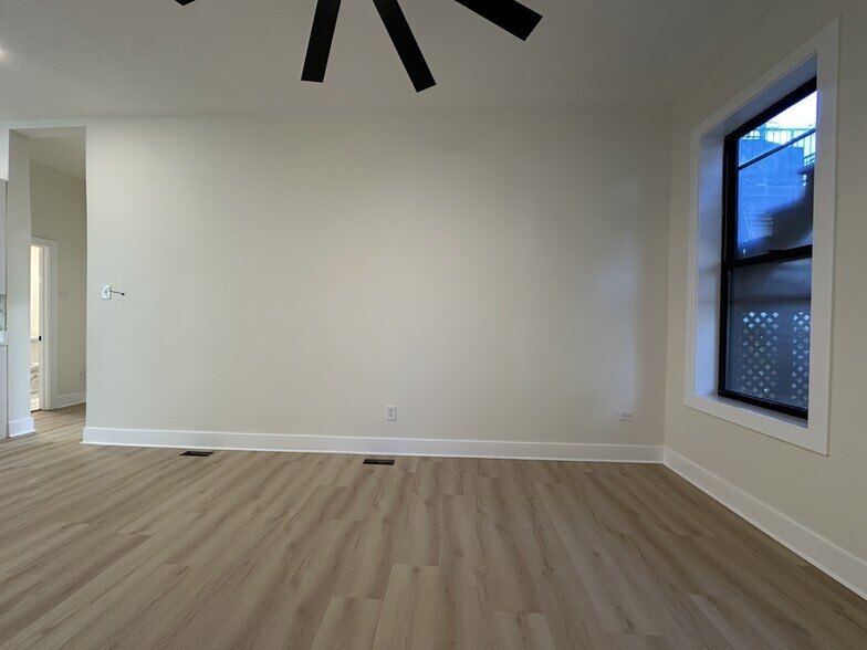 Building Photo - 1322 W Ohio St